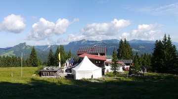 Das Berghaus am Söller befindet sich in herrlicher Aussichtslage unweit der Bergstation der Söllereckbahn.