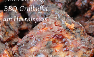 Leckeres BBQ-Grillbuffet, das jeden Samstag am Hörnlepass serviert wird. Genießen Sie von 17:00 bis 20:00 Uhr köstliche Grillgerichte in geselliger Atmosphäre. | © Alpengasthof Hörnlepass GmbH