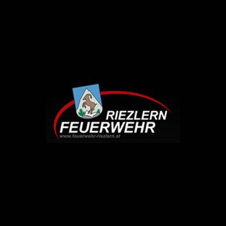 Ein Logo der Feuerwehr Riezlern. Es zeigt ein Wappen mit einem Ziegenbild und dem Namen "FEUERWEHR". | © Feuerwehr Riezlern Logo