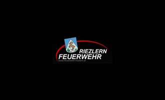 Ein Logo der Feuerwehr Riezlern. Es zeigt ein Wappen mit einem Ziegenbild und dem Namen "FEUERWEHR". | © Feuerwehr Riezlern Logo