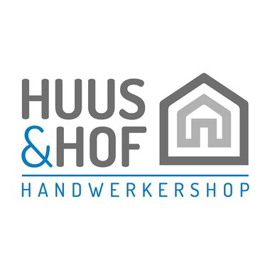 A modern logo for a craftsman's shop named "Huus & Hof". It features a stylized house and emphasizes craftsmanship services. | © Logo Huus & Hof Riezlern
