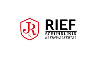 Ein stilisiertes Logo mit den Buchstaben "JR" in roter Schrift. Es ist von einem roten Schild umgeben, darunter sind ein Hammer und ein Schwert abgebildet. | © Schuhklinik Johannes Rief Signatur Logo