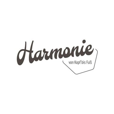 The image shows the word "Harmonie" in a stylish font. Below it is "von Kopf bis Fuß" in a simple font. | © Salon Harmonie von Kopf bis Fuß Logo
