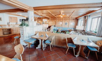 An inviting restaurant with rustic wooden furniture and a cozy atmosphere. The space is bright and friendly, perfect for sociable meals. | © Gasthaus Kreuz Walserkreuz